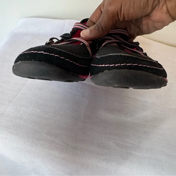 Croft & Barrow Sz 6.5 Women's Black & Pink Sporty Shoes 0003 - Picture 6 of 13